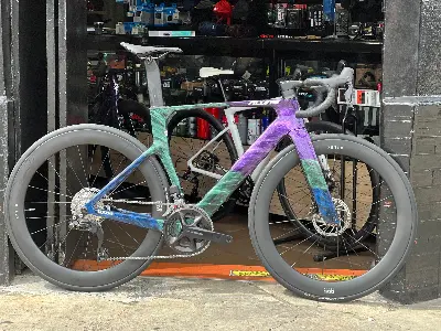 Bicicleta ALVA Full Carbono Profesional - imagen 1