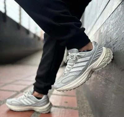 Adidas Run 70s thumbnail 2